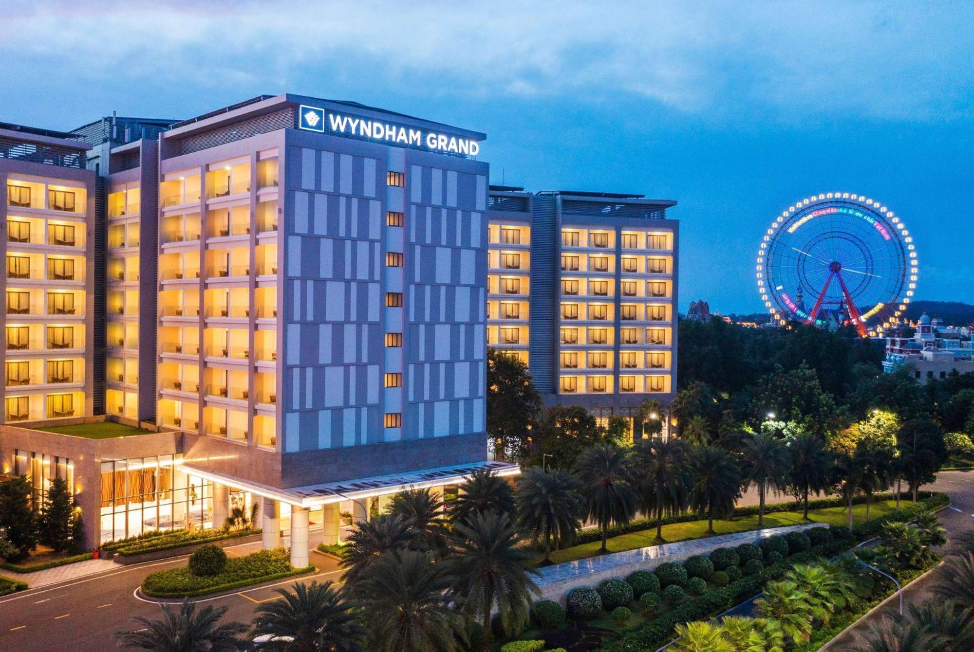 Wyndham Grand Phu Quoc Hotel Exterior foto